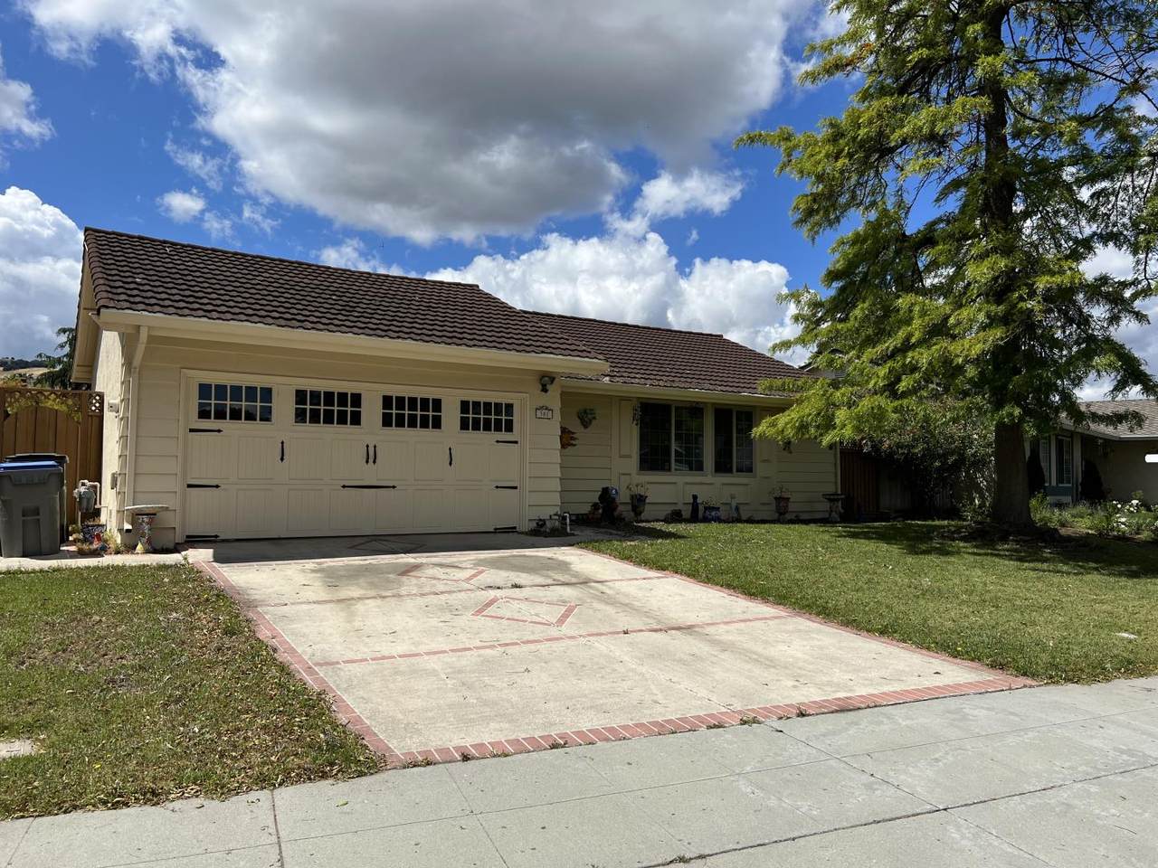 382 Henderson Dr - Photo 1
