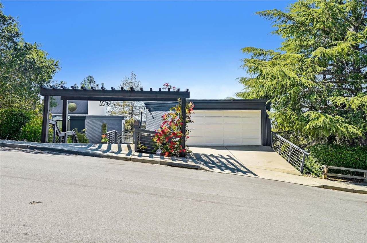 776 La Mesa Dr - Photo 1