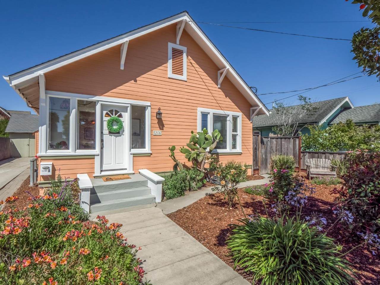 1206 Bay St - Photo 1