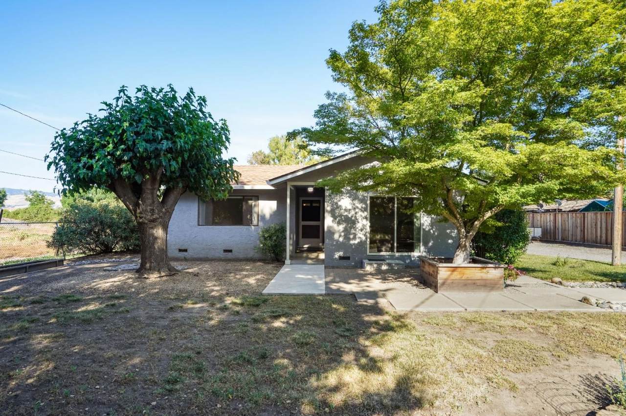 9400 Kern Ave - Photo 1