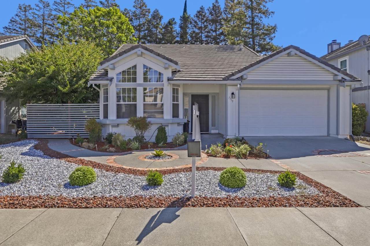 1115 Meadowlark Dr - Photo 1
