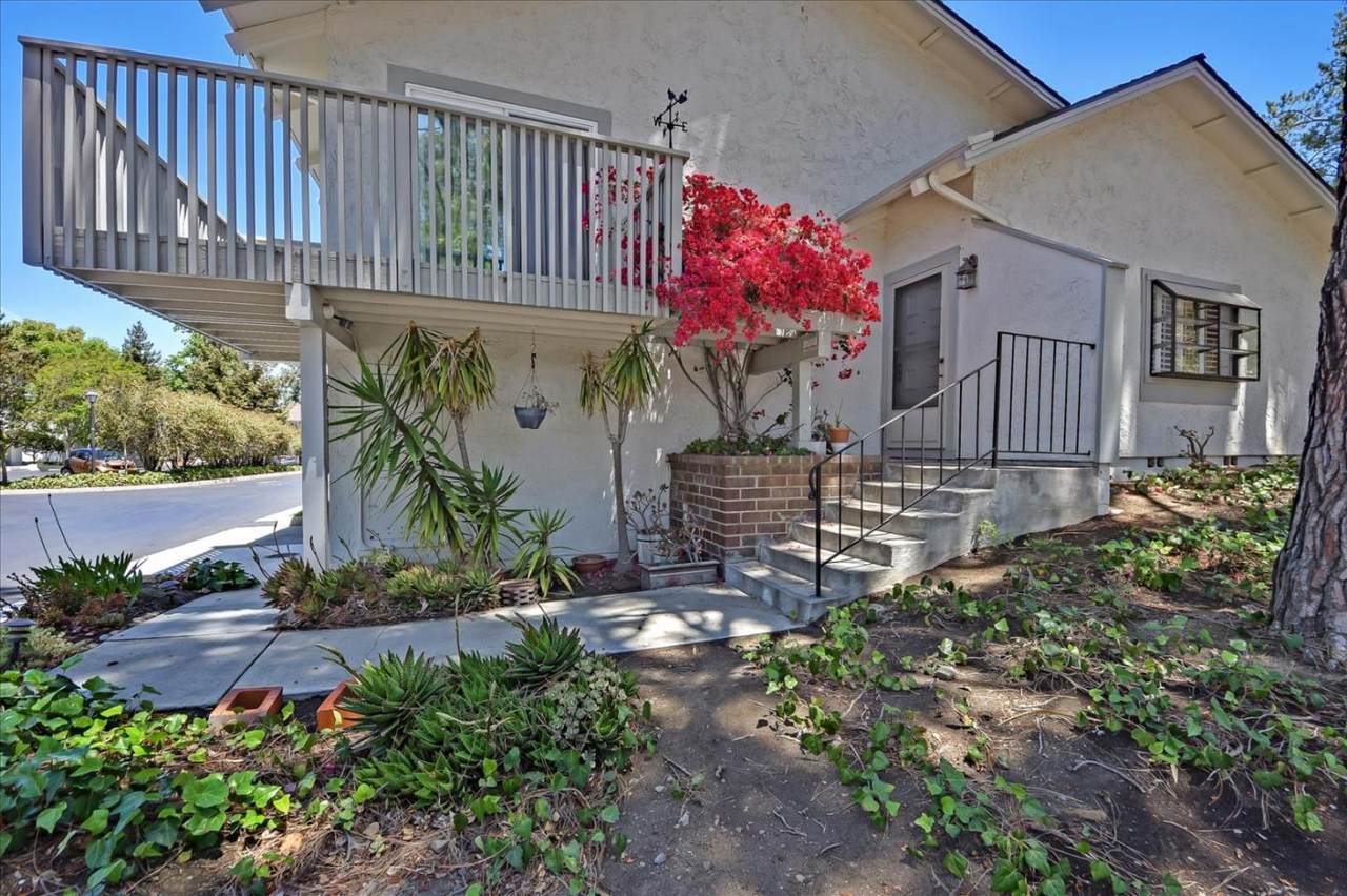 10854 Northview Sq - Photo 1