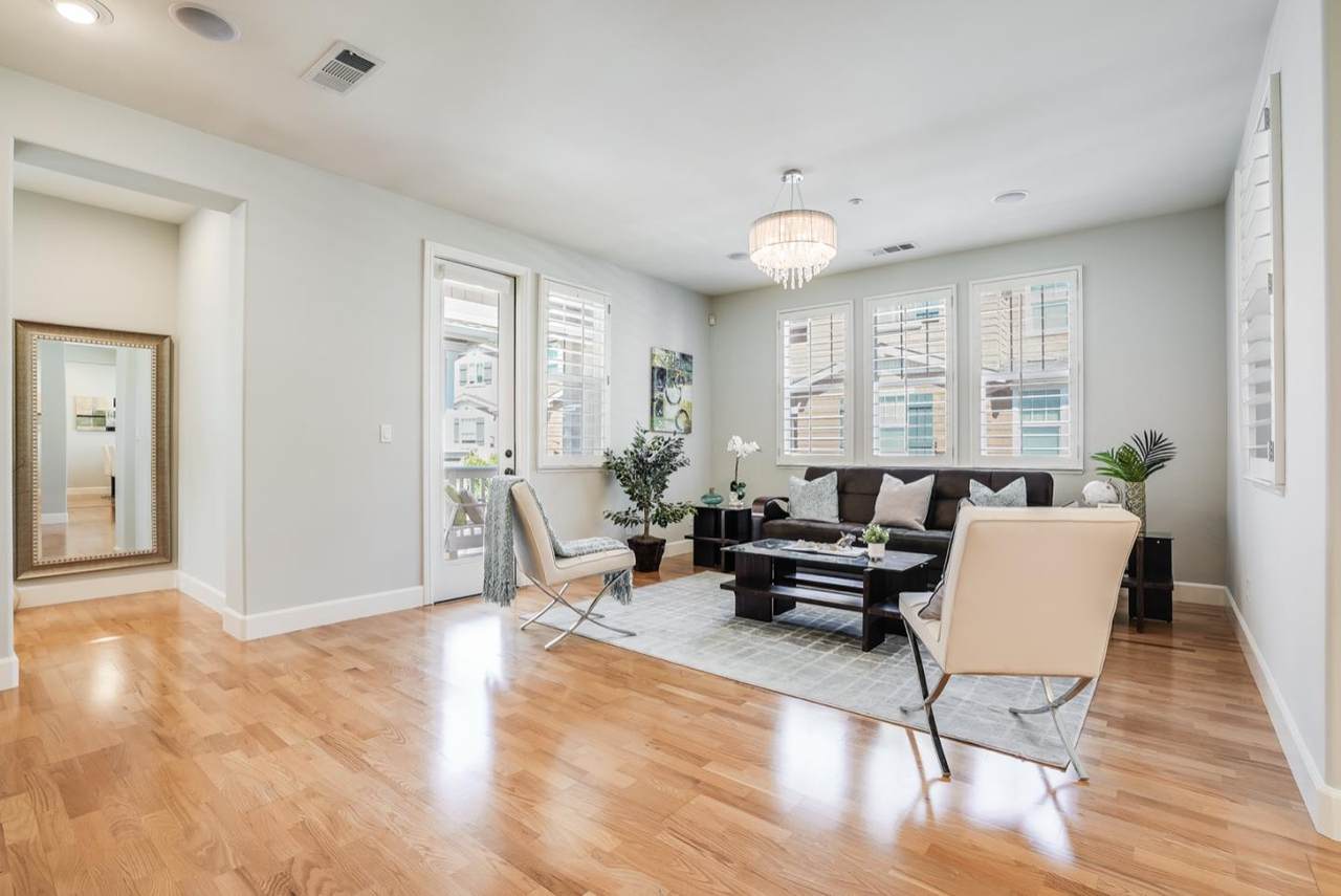 500 Live Oak Way 501 - Photo 1