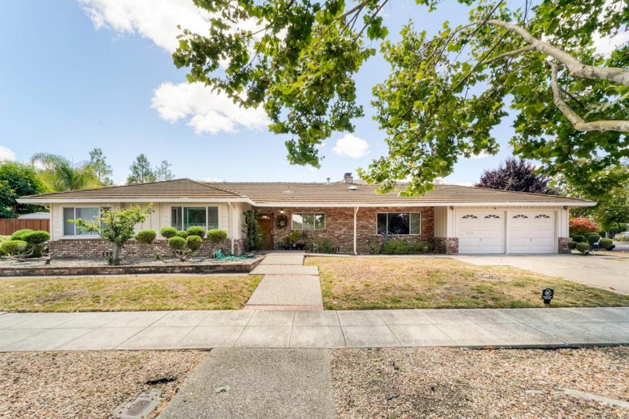 2600 Waverley St - Photo 1