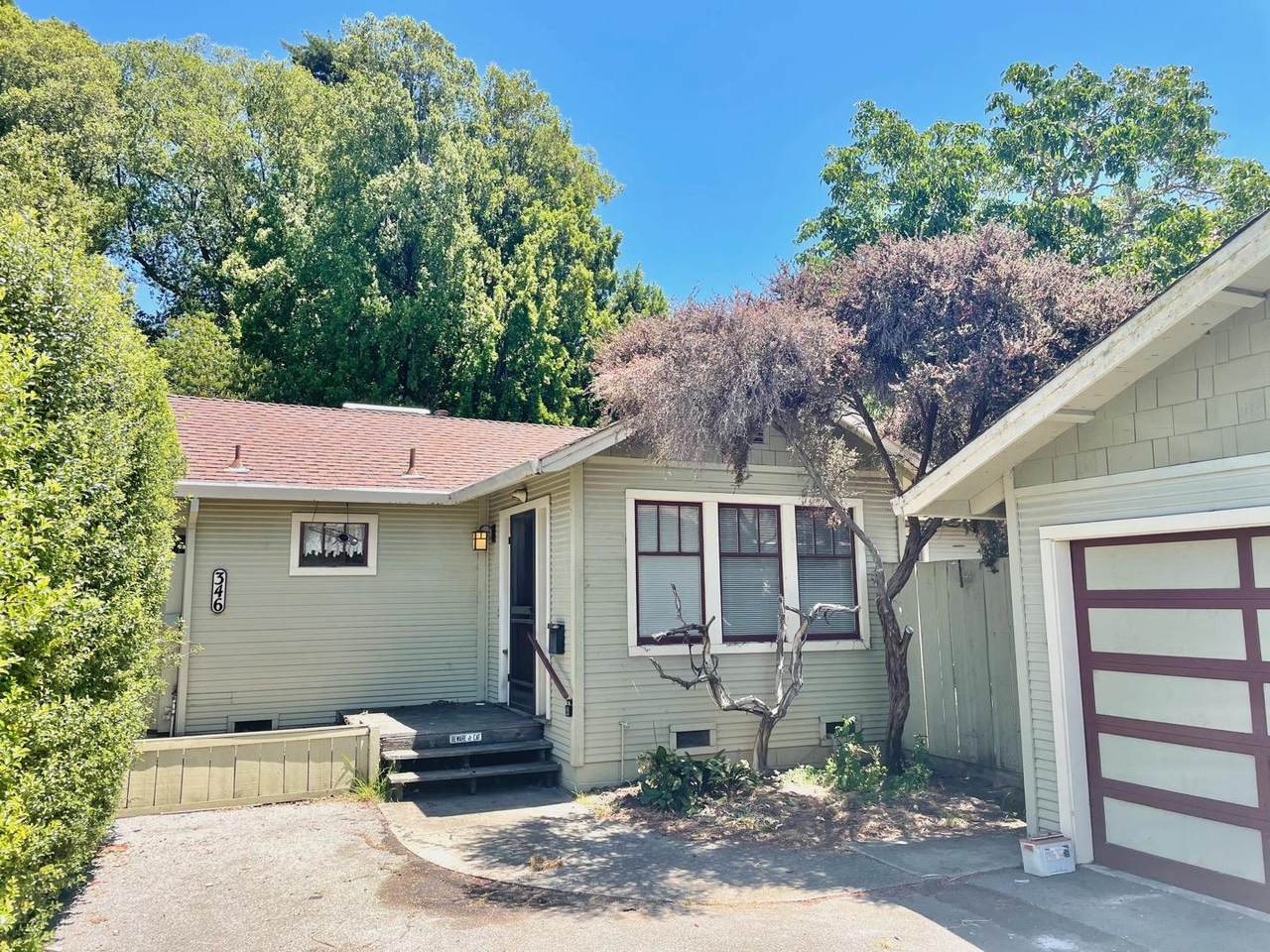 346 Dakota Ave - Photo 1