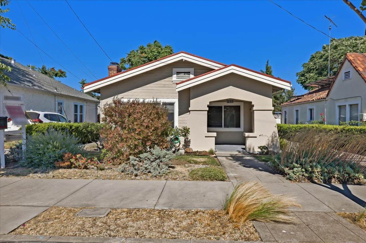 232 Lincoln Ave - Photo 1