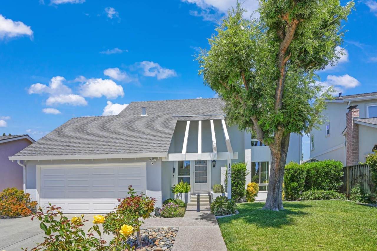 1240 Pembroke Dr - Photo 1
