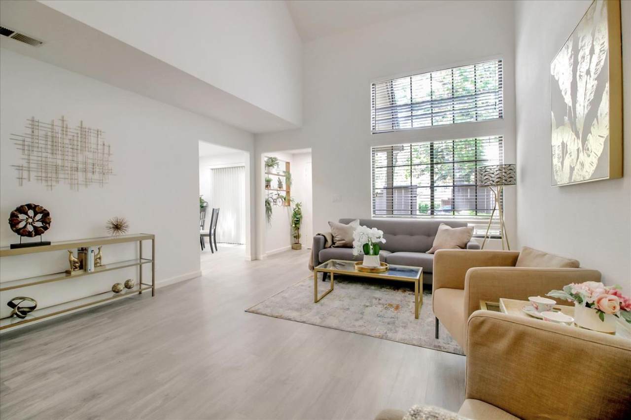 2046 Donovan Ct - Photo 1