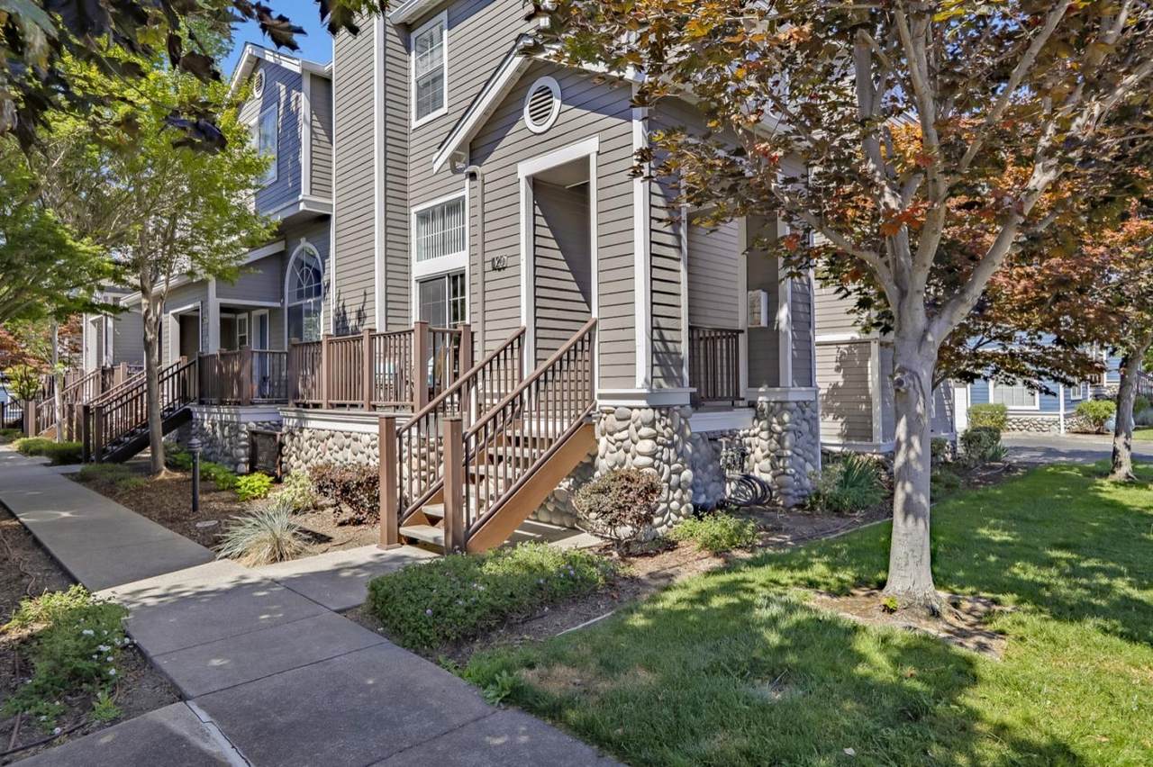 420 E St - Photo 1