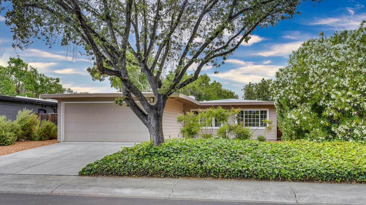 471 Alger Dr - Photo 1