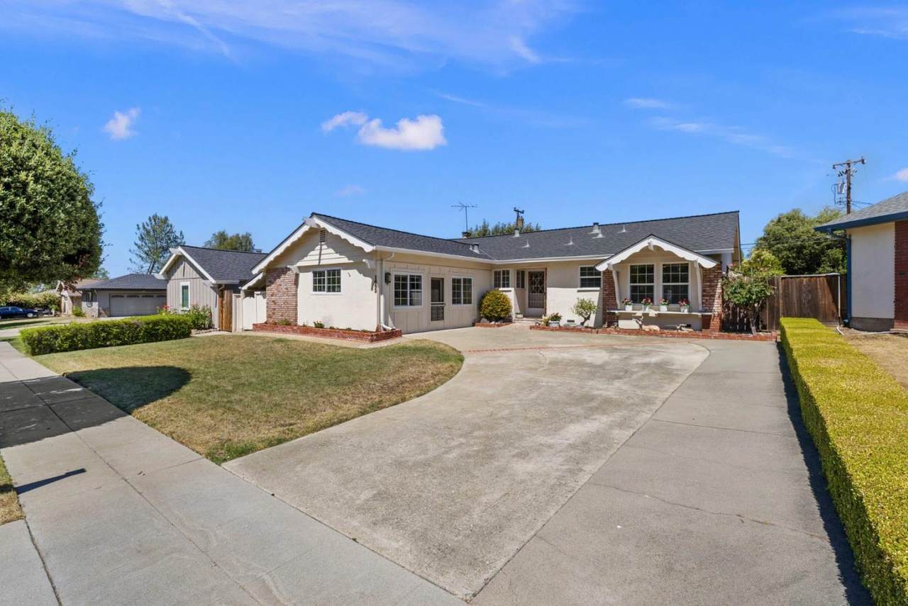 1663 Hyacinth Ln - Photo 1