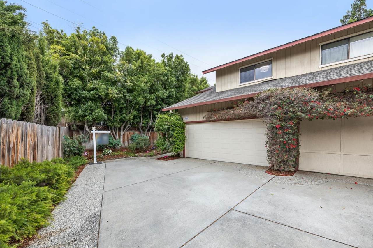 276 Leslie Ct A - Photo 1