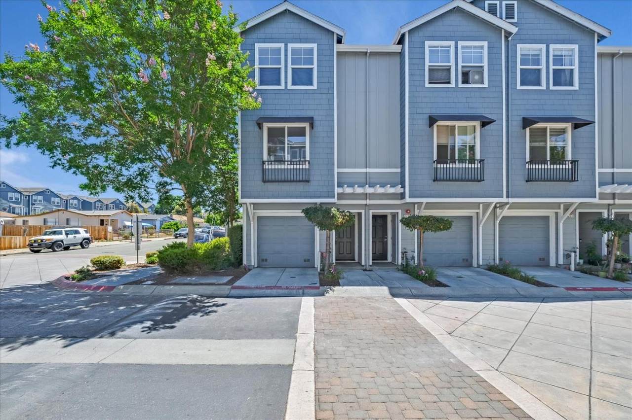 697 Chase Ave - Photo 1