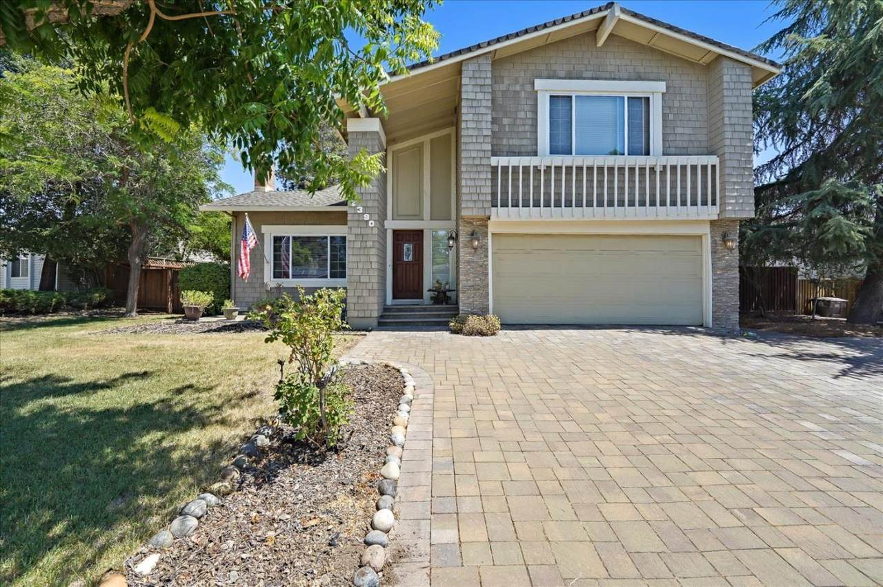 2390 Cimarron Dr - Photo 1