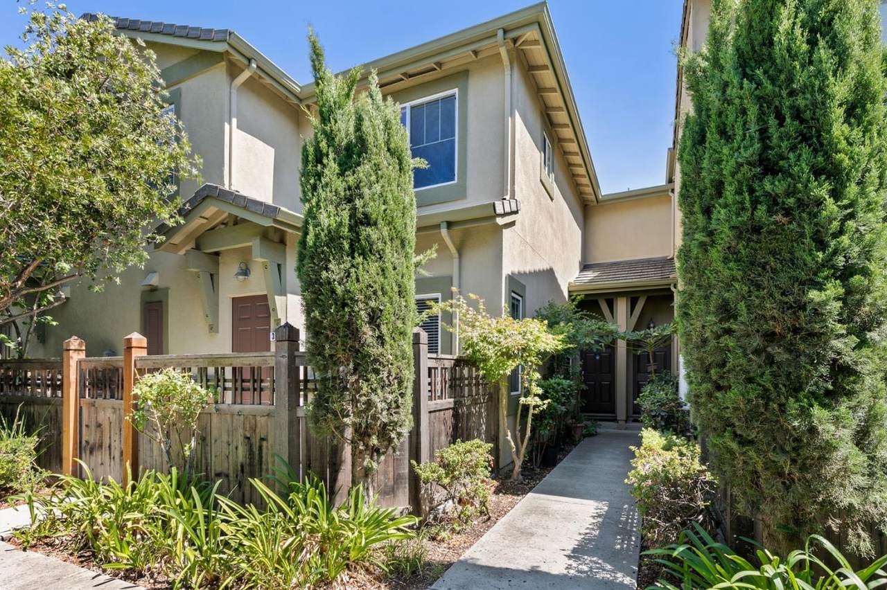 327 Celebration Dr - Photo 1