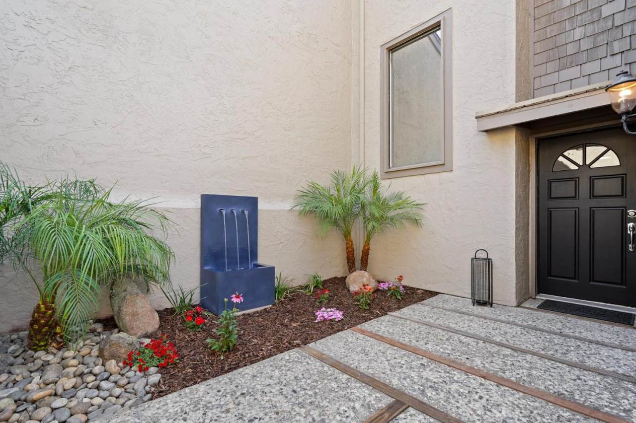 1637 Marconi Way - Photo 1