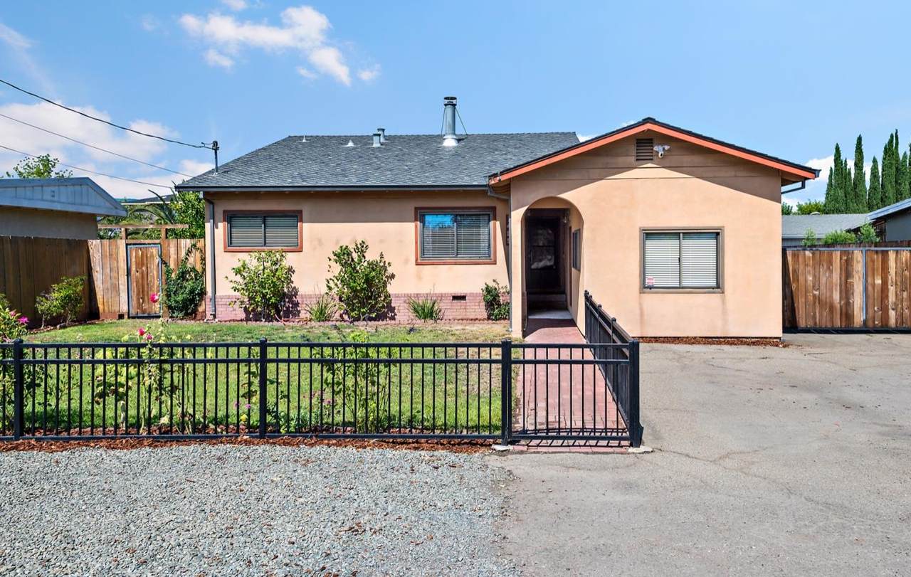 1489 Capri Dr - Photo 1