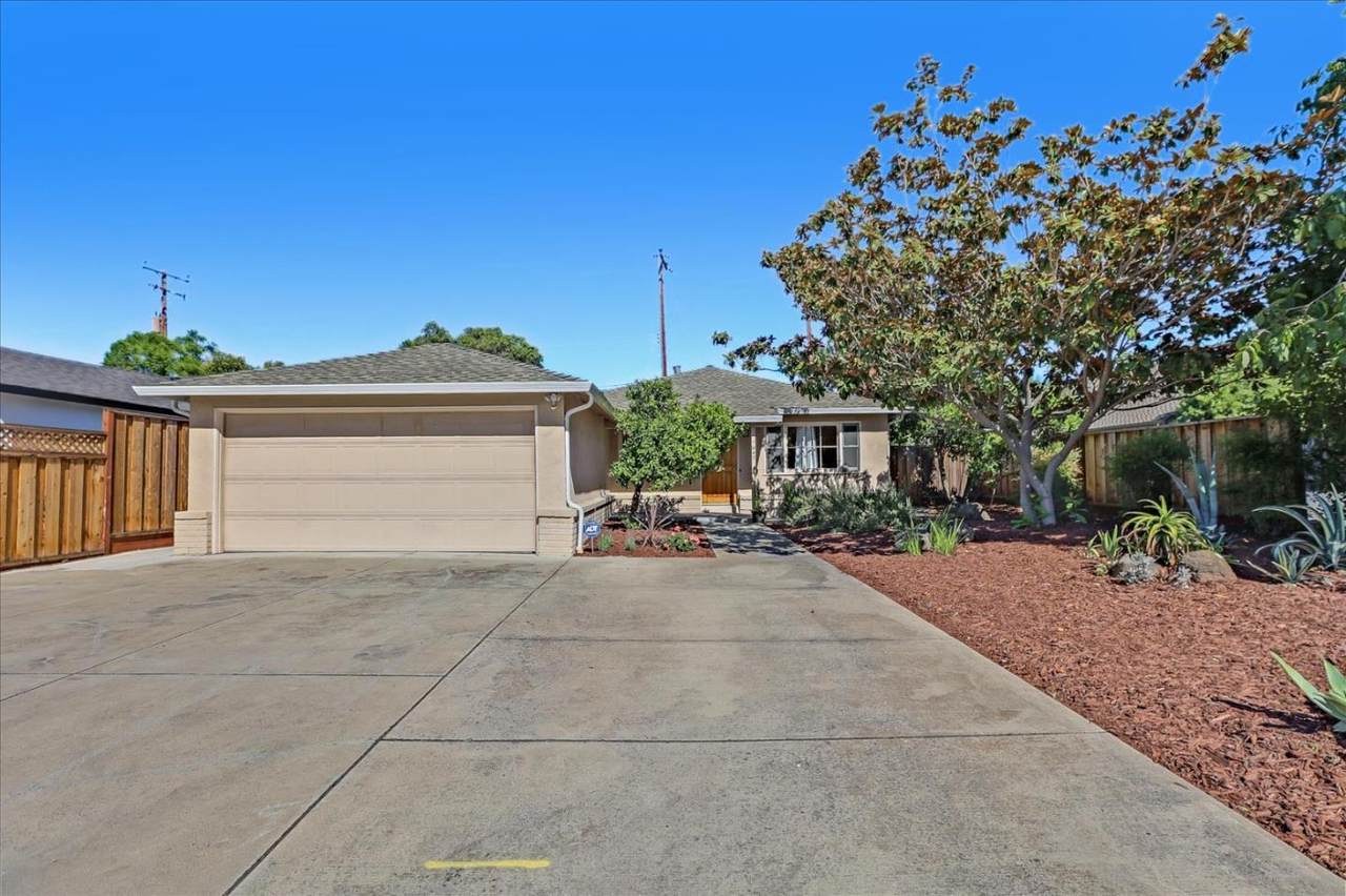 1047 Las Palmas Dr - Photo 1