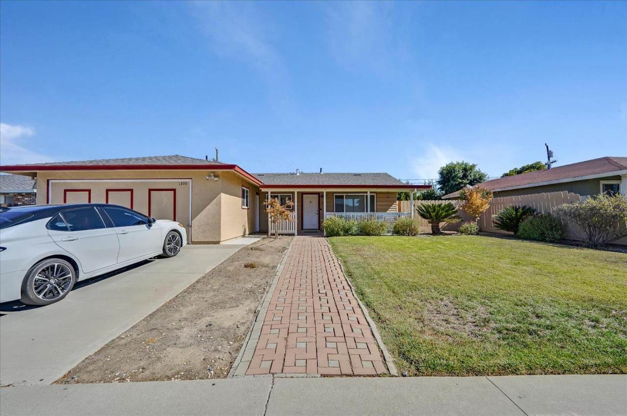 1300 Mesa Dr - Photo 1