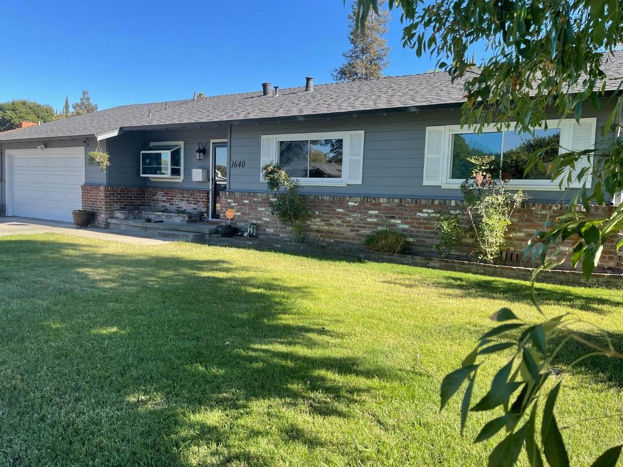1640 Seville Ave - Photo 1