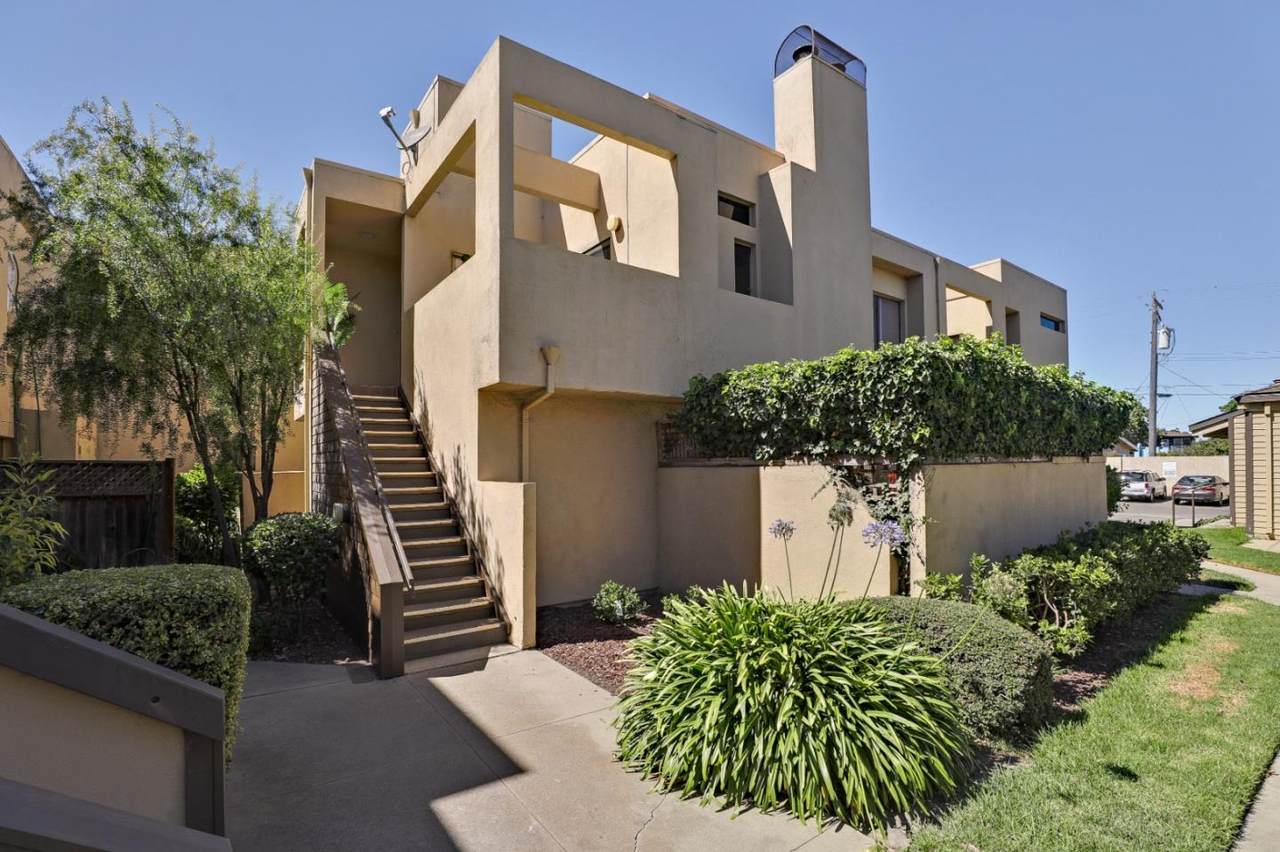 1051 Padre Dr 5 - Photo 1