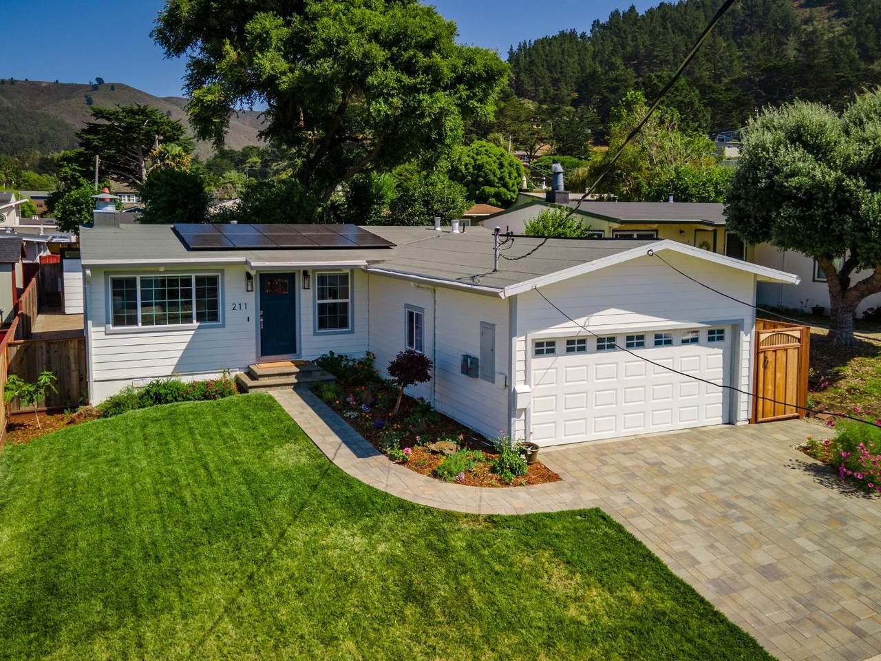 211 Lauren Ave - Photo 1