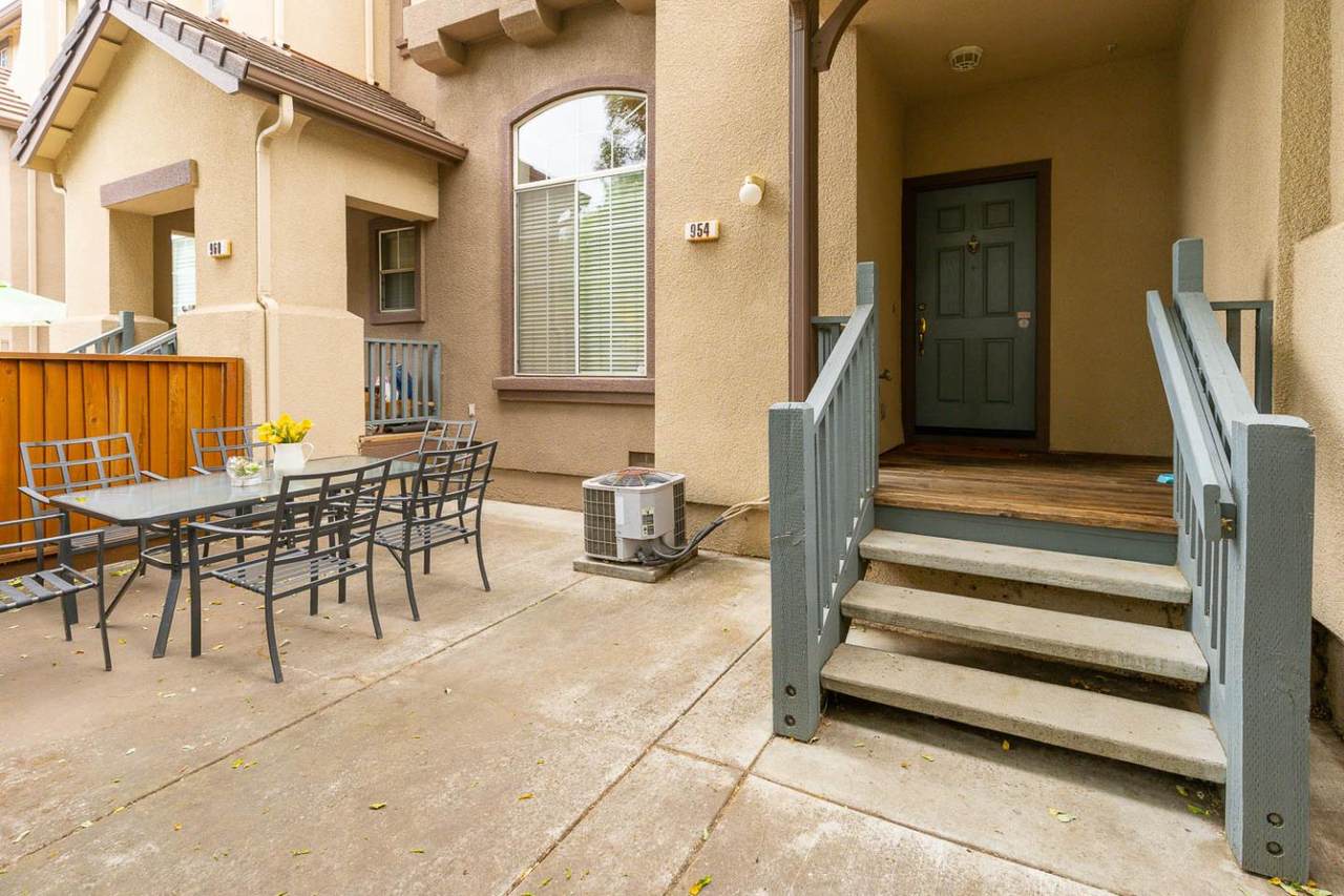 954 Goodacre Way - Photo 1