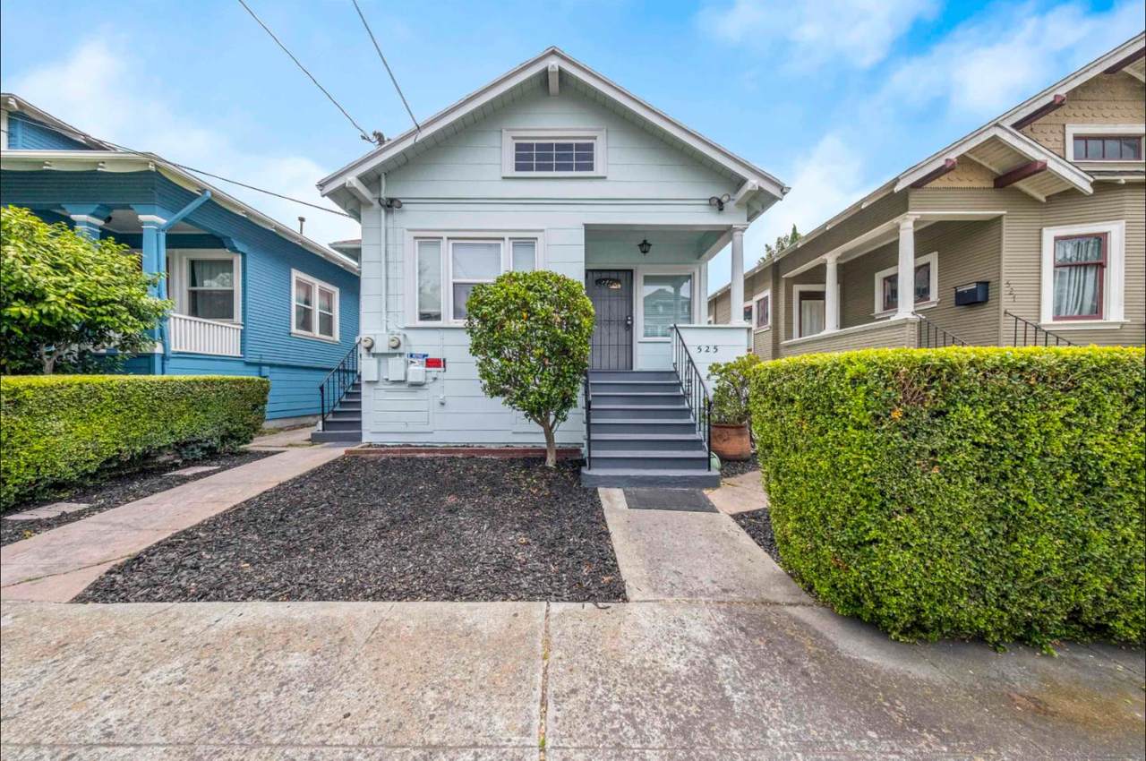 525 43rd St - Photo 1