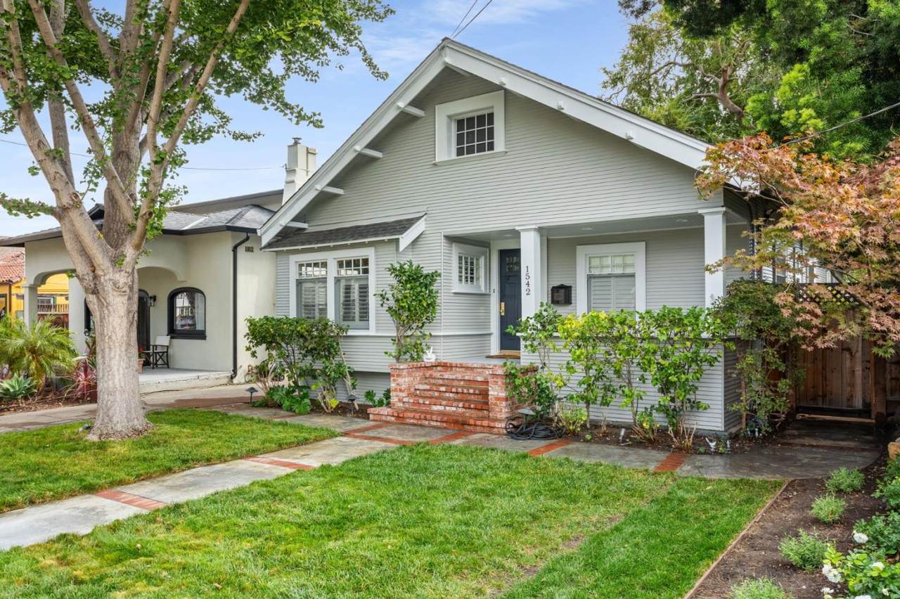 1542 Martin Ave - Photo 1