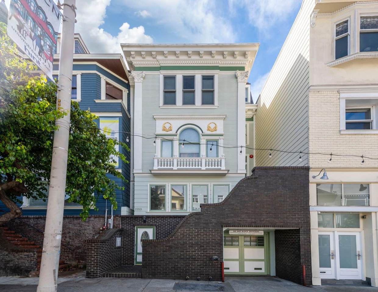 2253 Union St - Photo 1