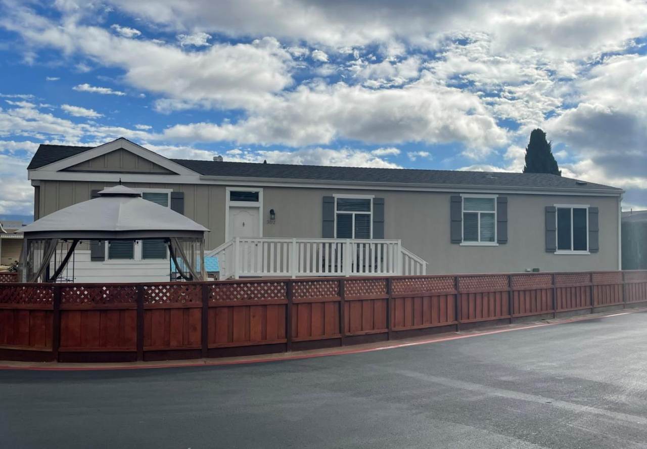 2052 Gold St 302 - Photo 1
