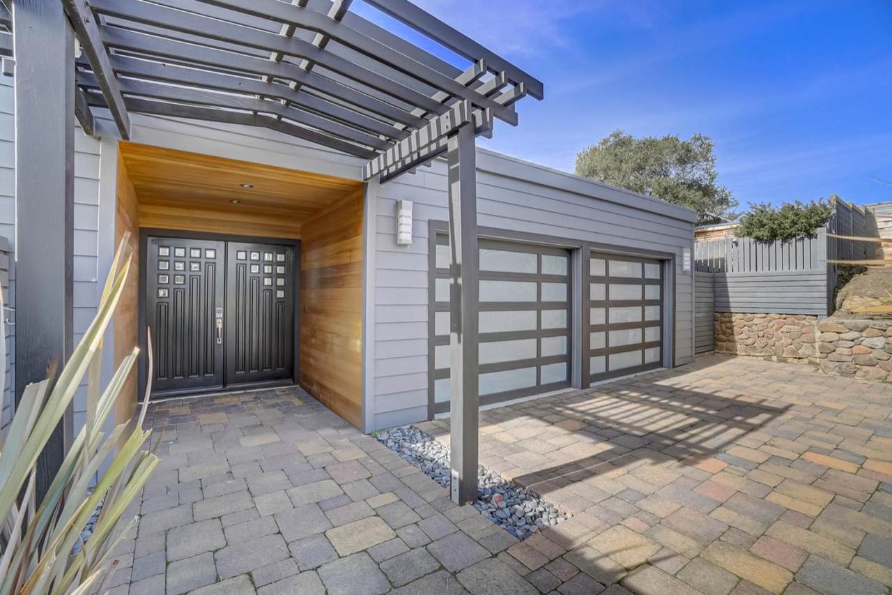 449 Wellesley Ave - Photo 1
