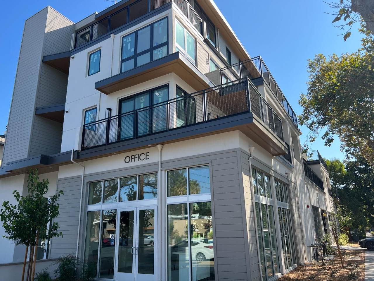 1667 San Carlos Ave 201 - Photo 1