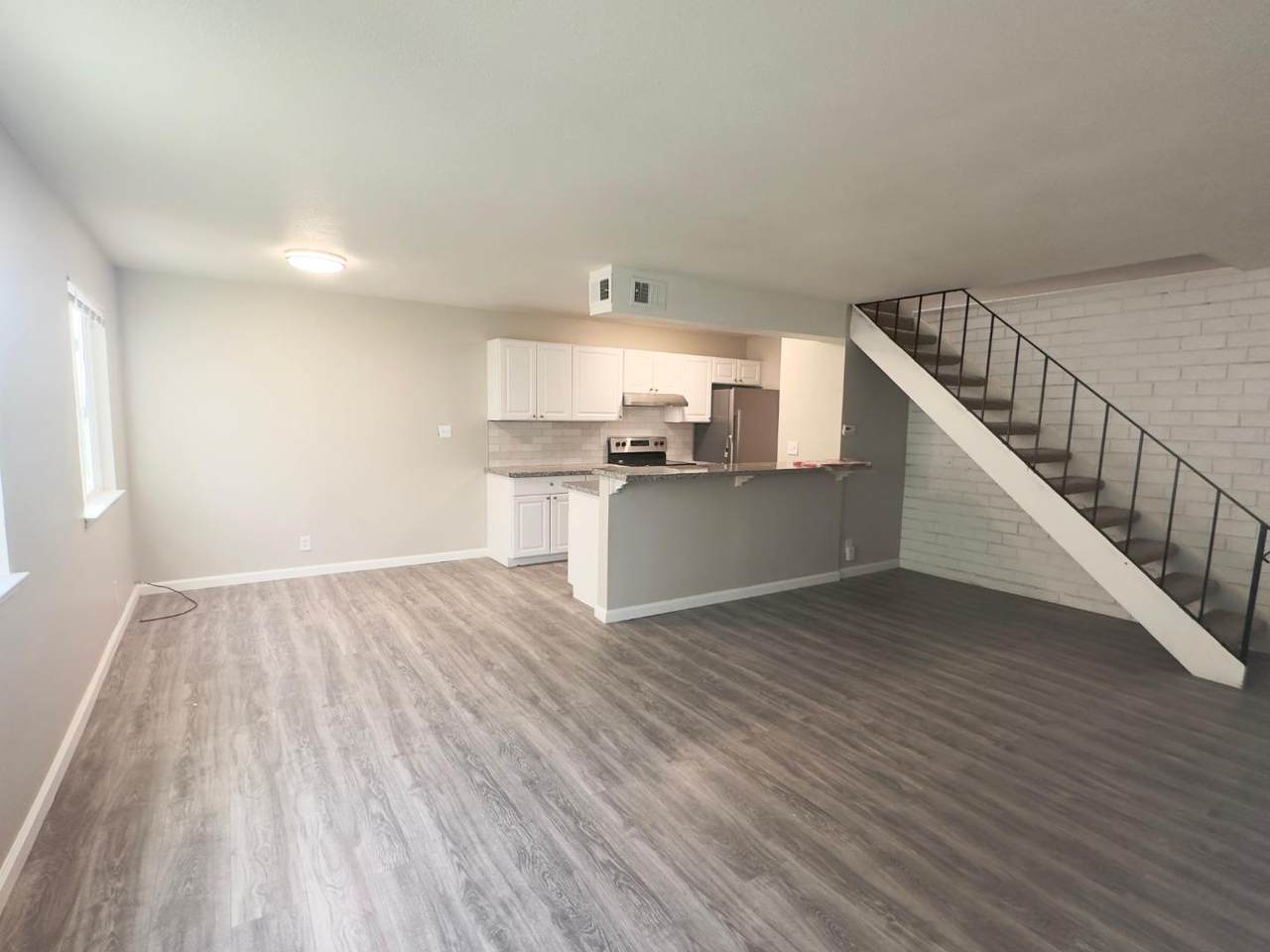 7352 Franklin Blvd 3 - Photo 1
