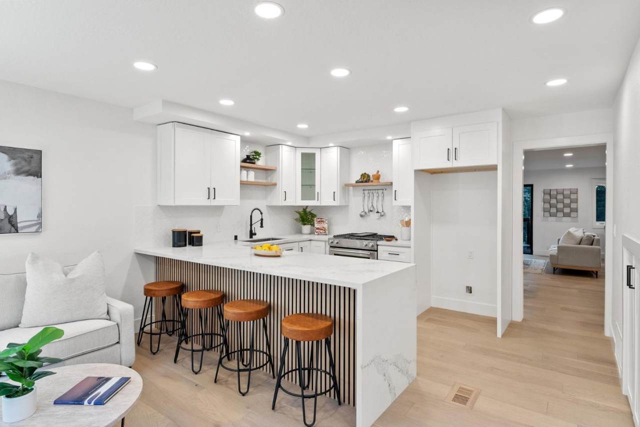 1 Bayview Ave 12 - Photo 1