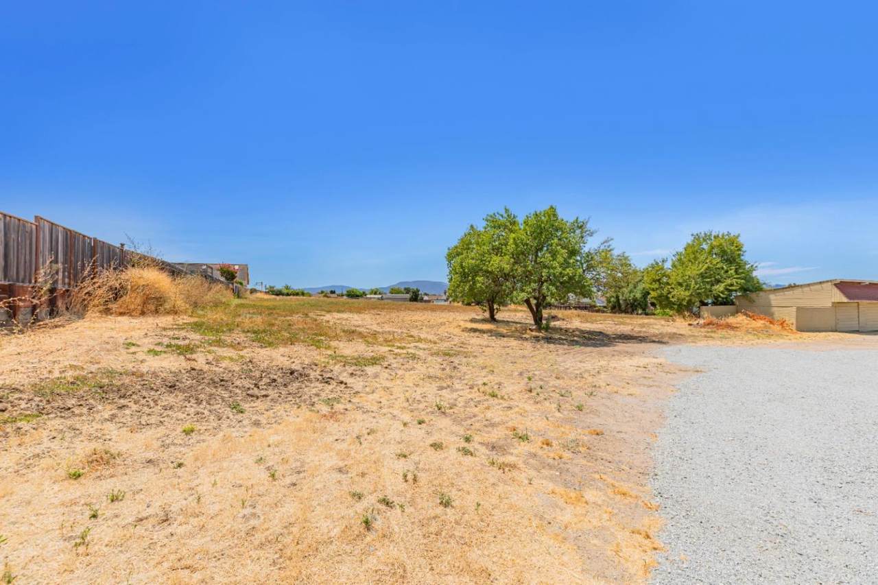 1573 Valley View Rd - Photo 1