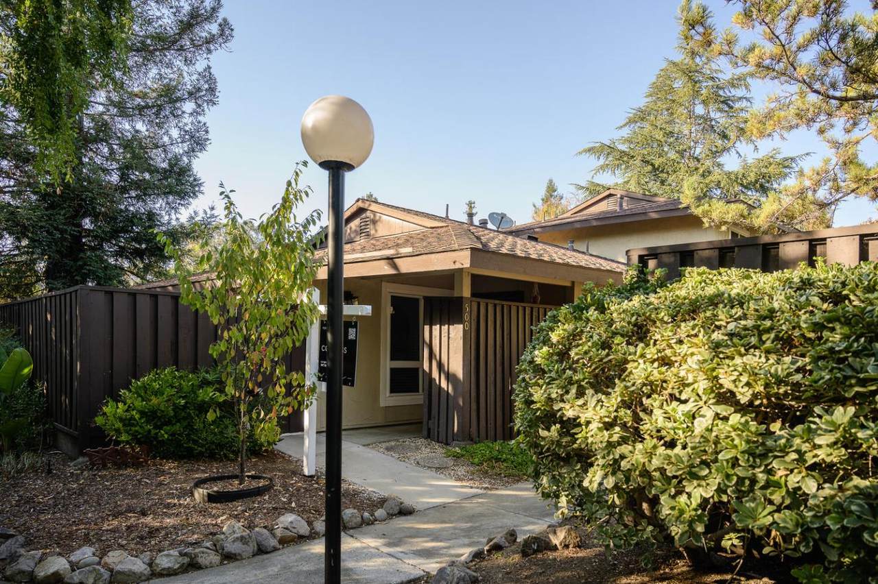 5004 Peach Ter - Photo 1