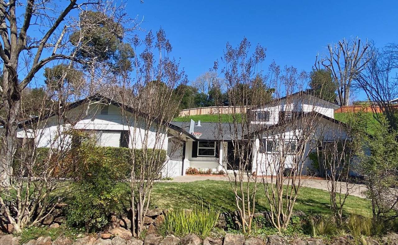 27 Whitehall Dr - Photo 1