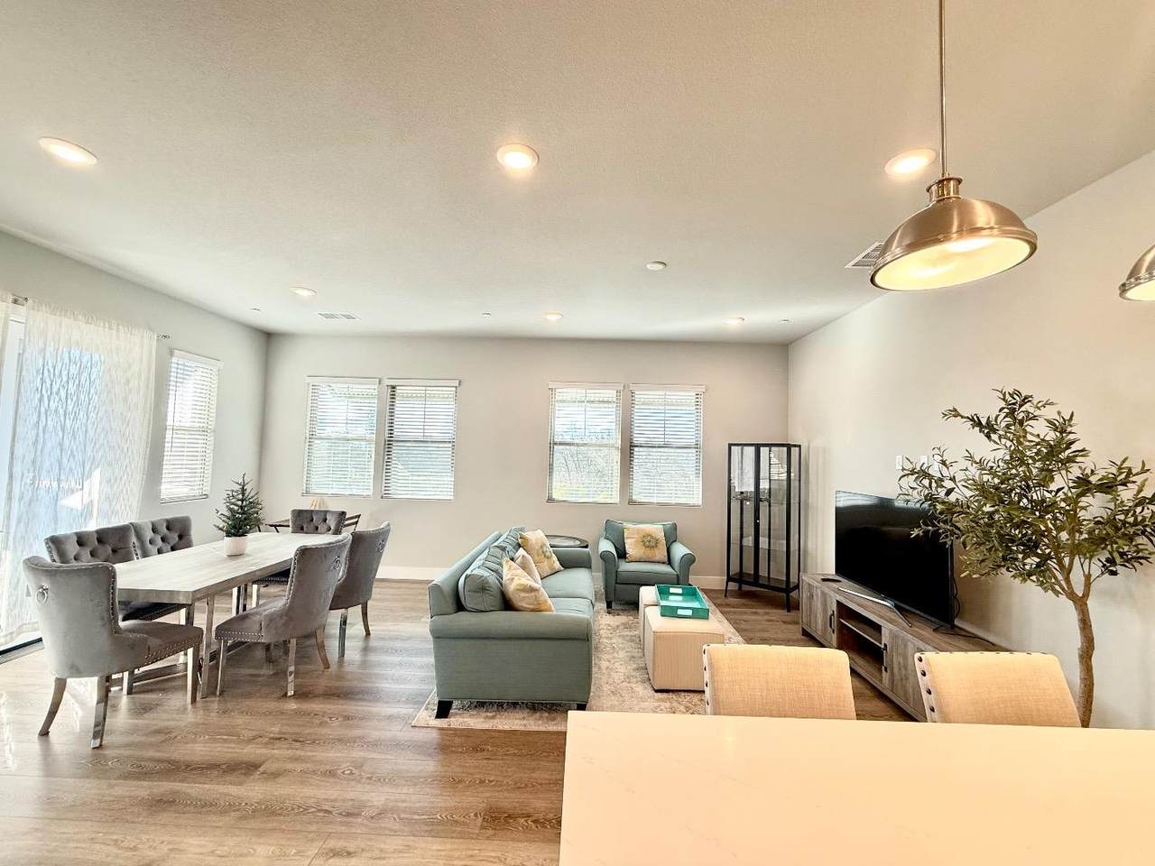 1661 Spring St 424 - Photo 1