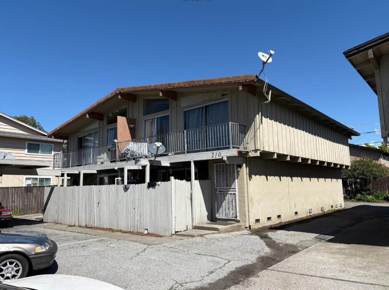 210 Gramercy Pl - Photo 1