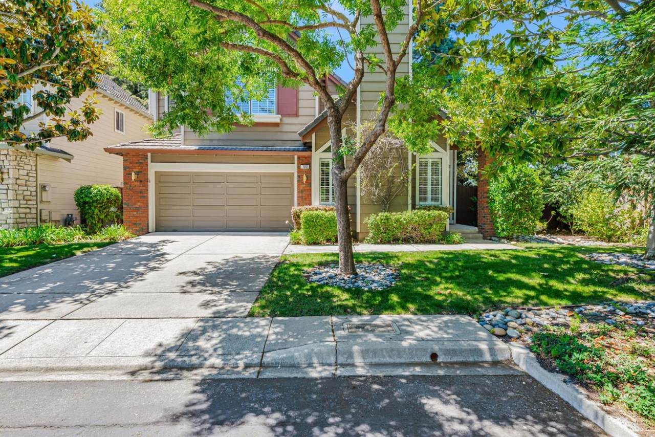 100 Danbury Ln - Photo 1
