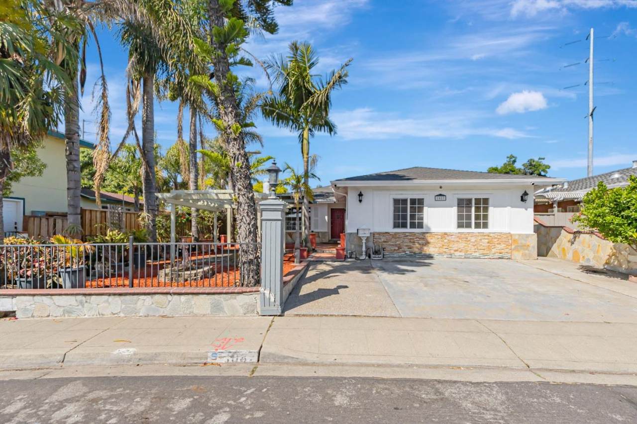 1087 Starlite Dr - Photo 1