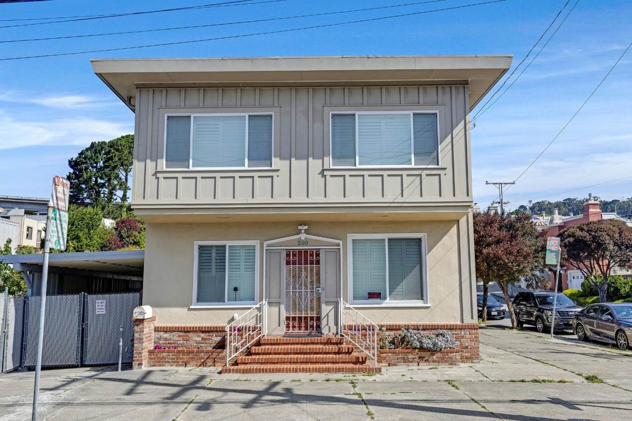 200 Cayuga Ave - Photo 1