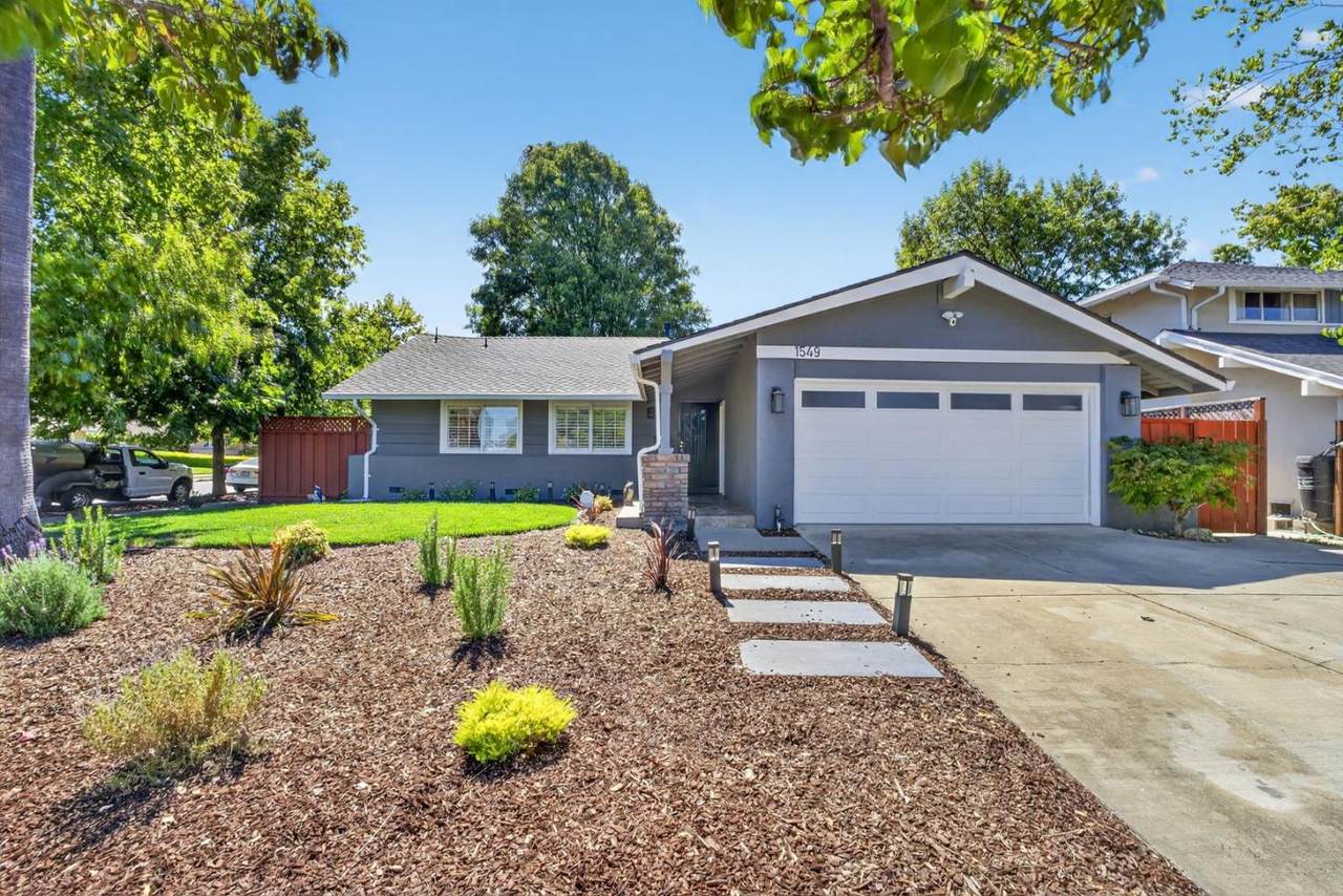 1549 Hilton Ct - Photo 1