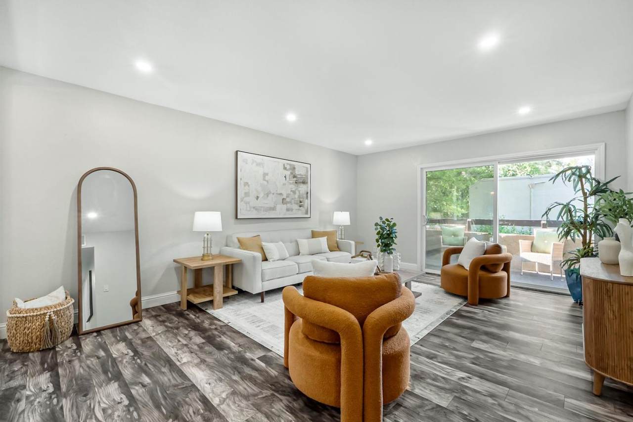 310 Tradewinds Dr 8 - Photo 1