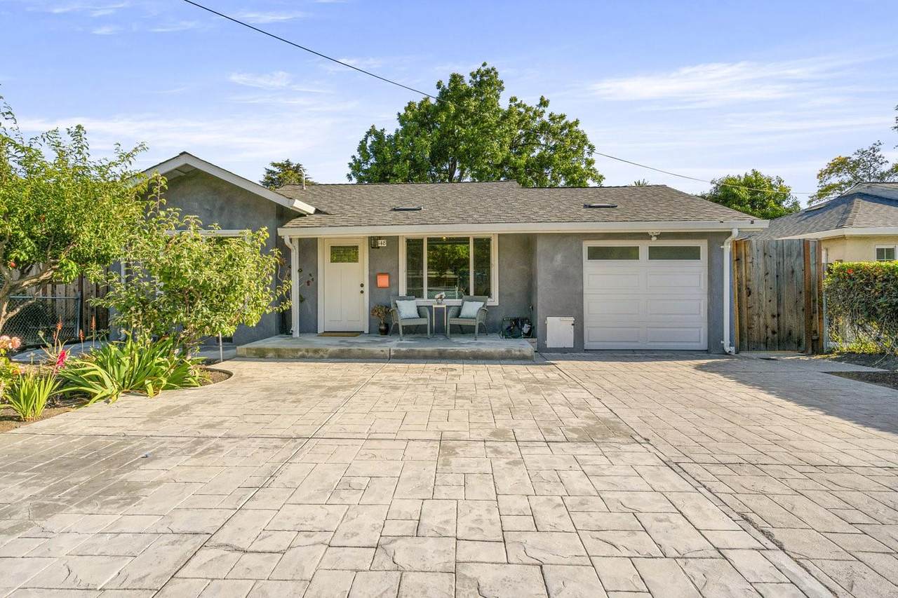 148 Maude Ave - Photo 1