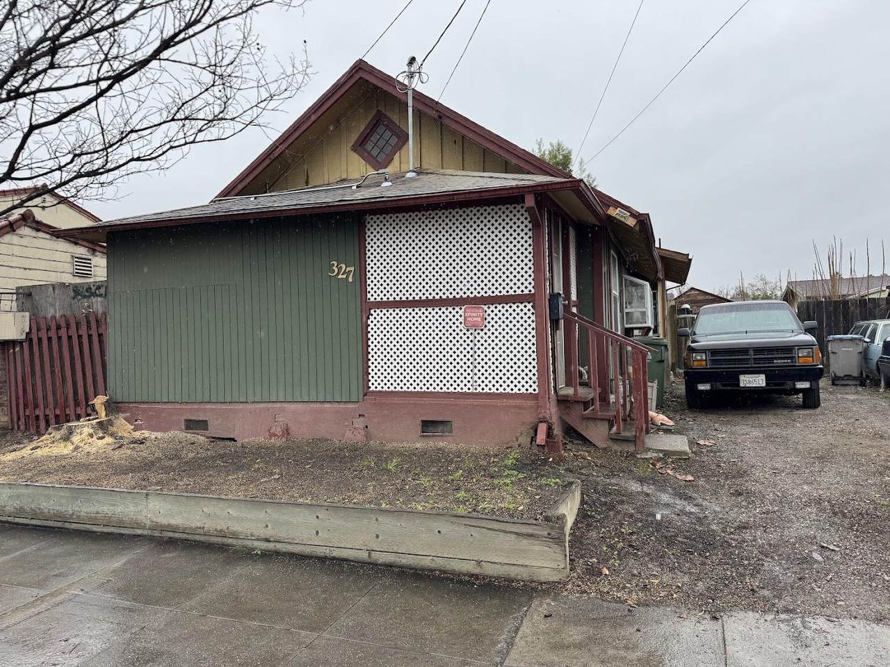327 Martha St - Photo 1