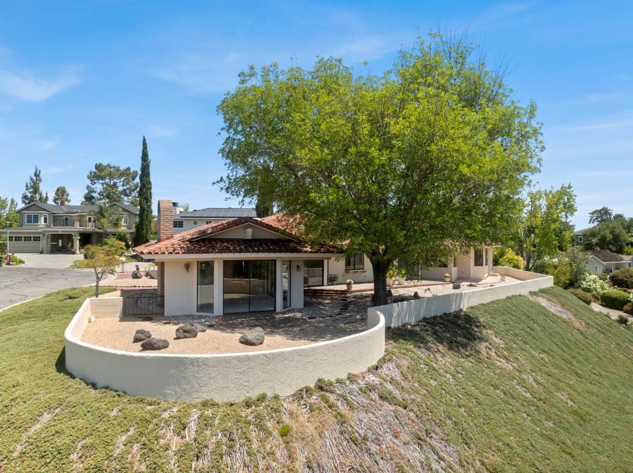 1091 Valley View Ct - Photo 1