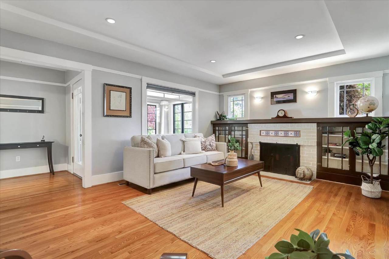 355 17th St - Photo 1