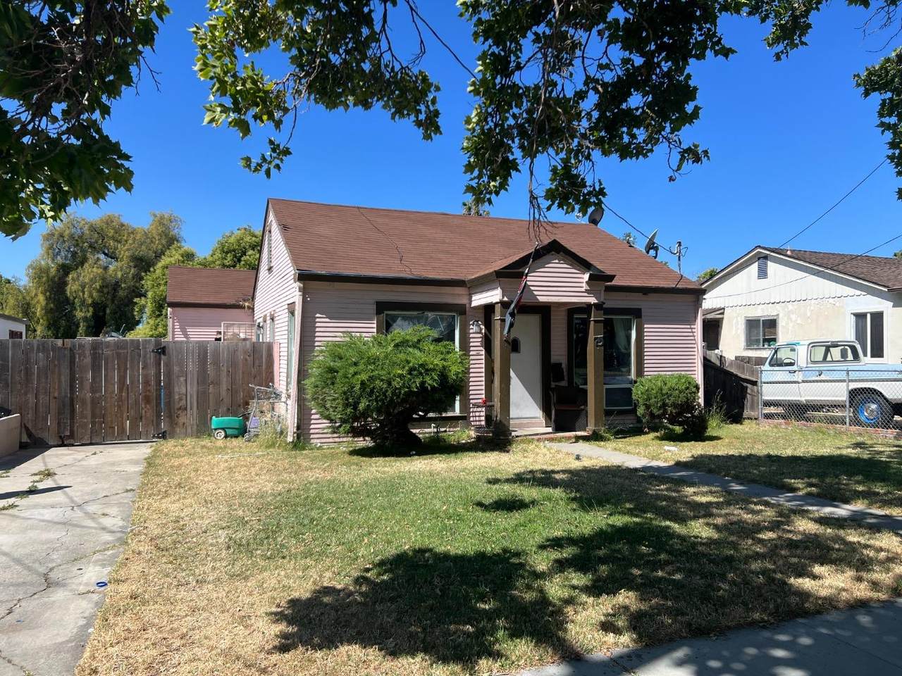 75 Cragmont Ave - Photo 1